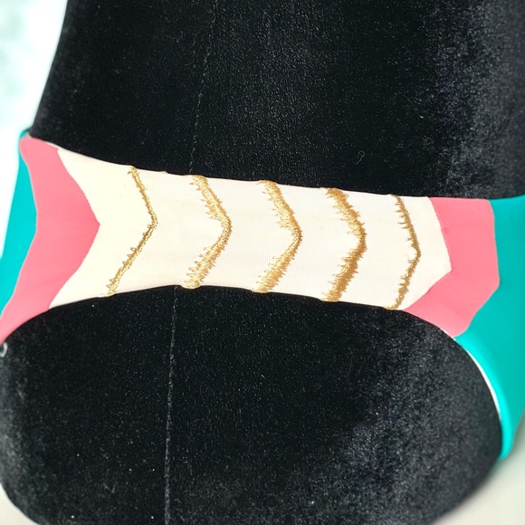 L SPACE. Bandeau twist swim top, padded cups & Bikini bottoms. Size. S. NWT. - Picture 6 of 8